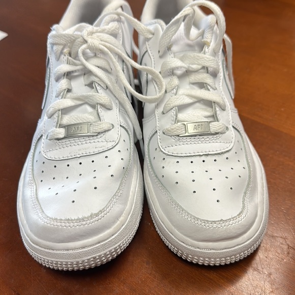 Nike Air Force ones. Girls Youth 6. Like New - Picture 2 of 6